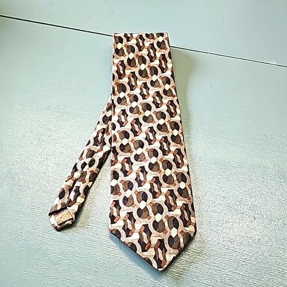 Pierre Balmain mens 200%‎ silk tie. Geometric print